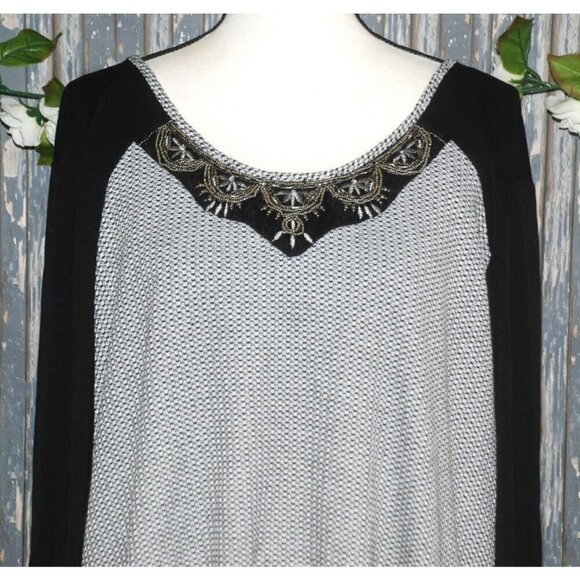 Maurices Women's Sweater Size 2 Gray Beaded Lined Open Back Embroidered Casual - Picture 2 of 10